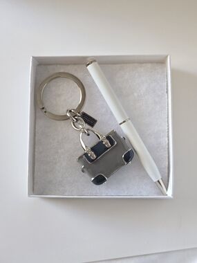 Coach Rare Vintage Gray 3D Gallery Tote Purse Keychain With Matching Pen